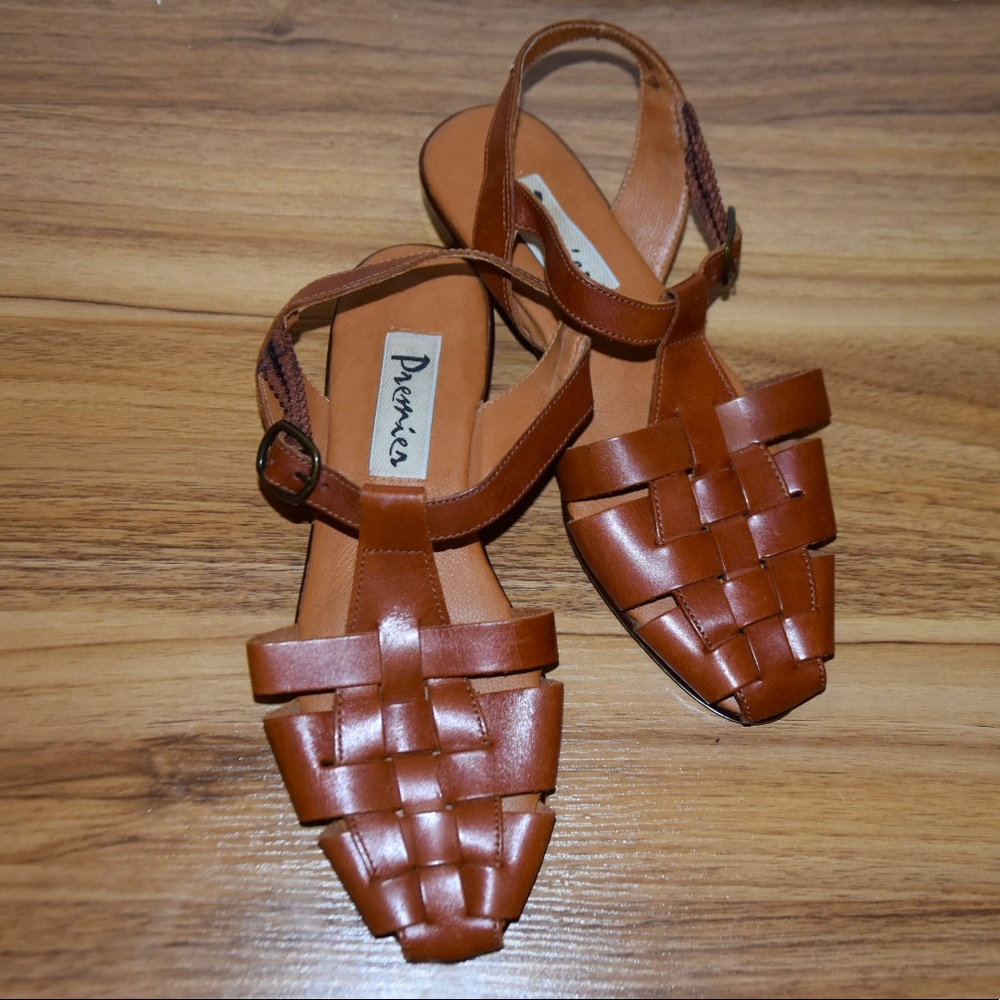 vintage woven brown buckle sandals